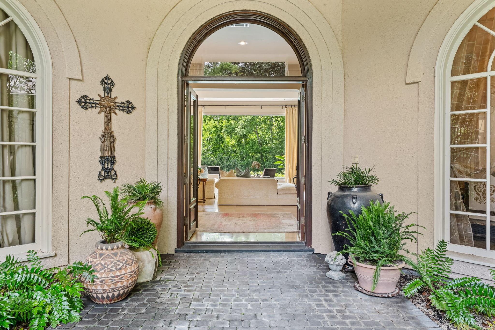 6 Mott Lane