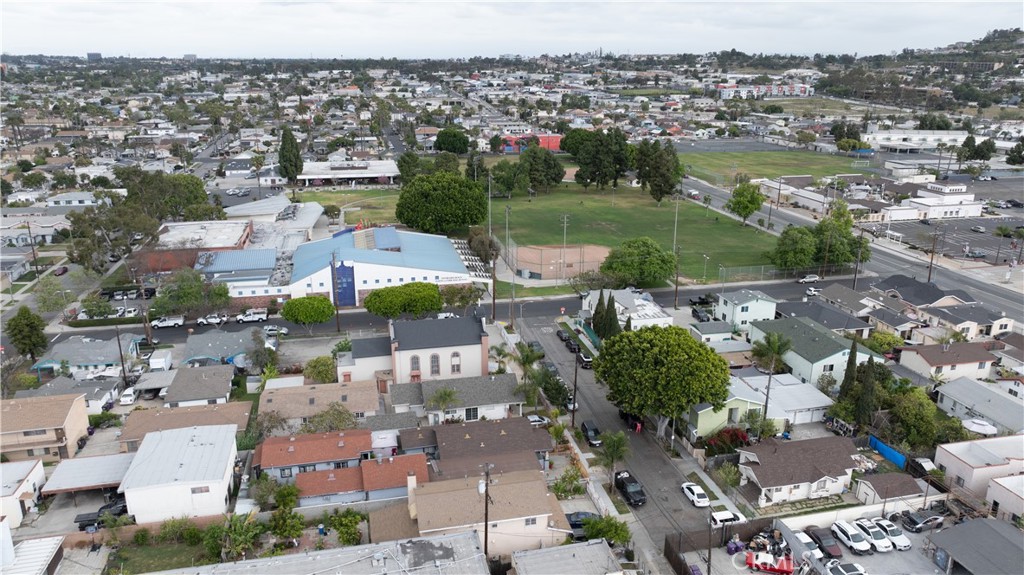 1843 Cerritos Avenue