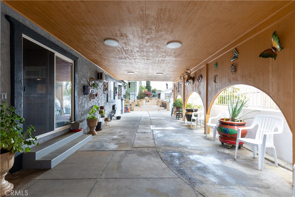 1843 Cerritos Avenue