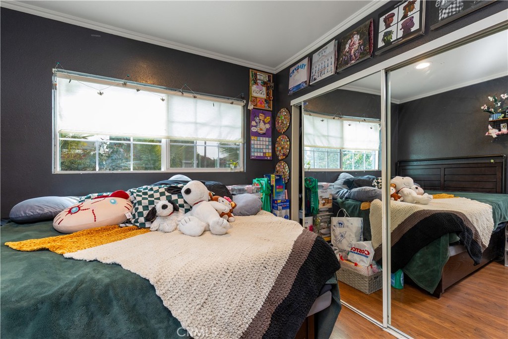 1843 Cerritos Avenue