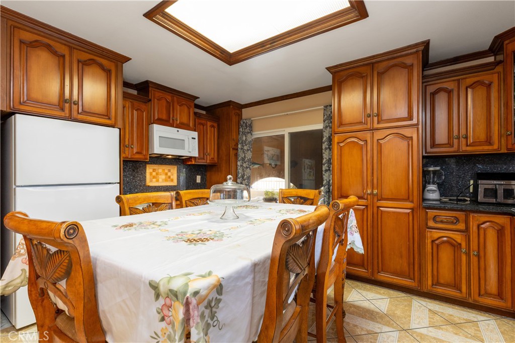 1843 Cerritos Avenue