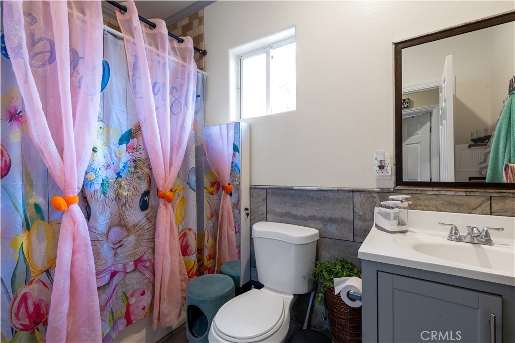 1843 Cerritos Avenue