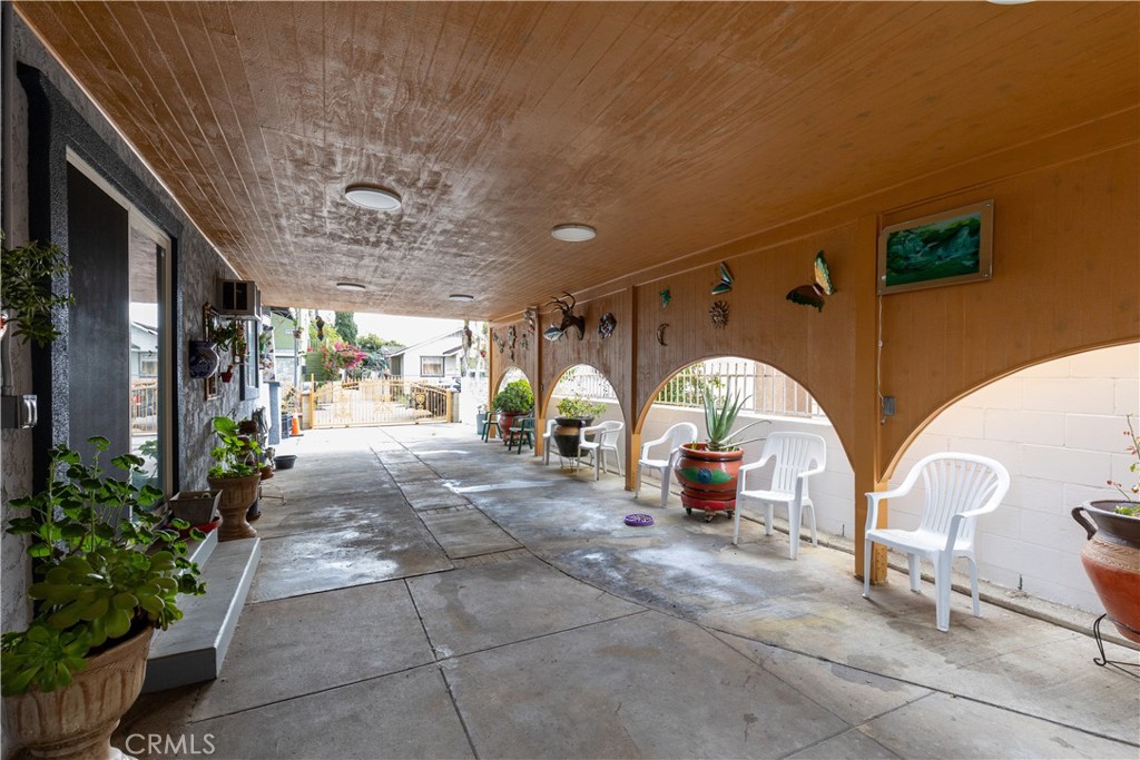 1843 Cerritos Avenue