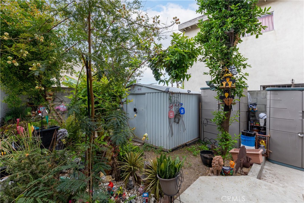 1843 Cerritos Avenue