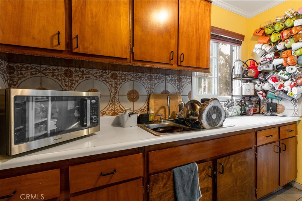 1843 Cerritos Avenue