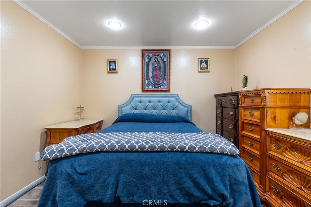 1843 Cerritos Avenue