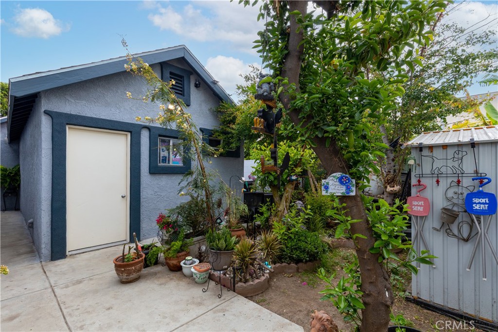 1843 Cerritos Avenue