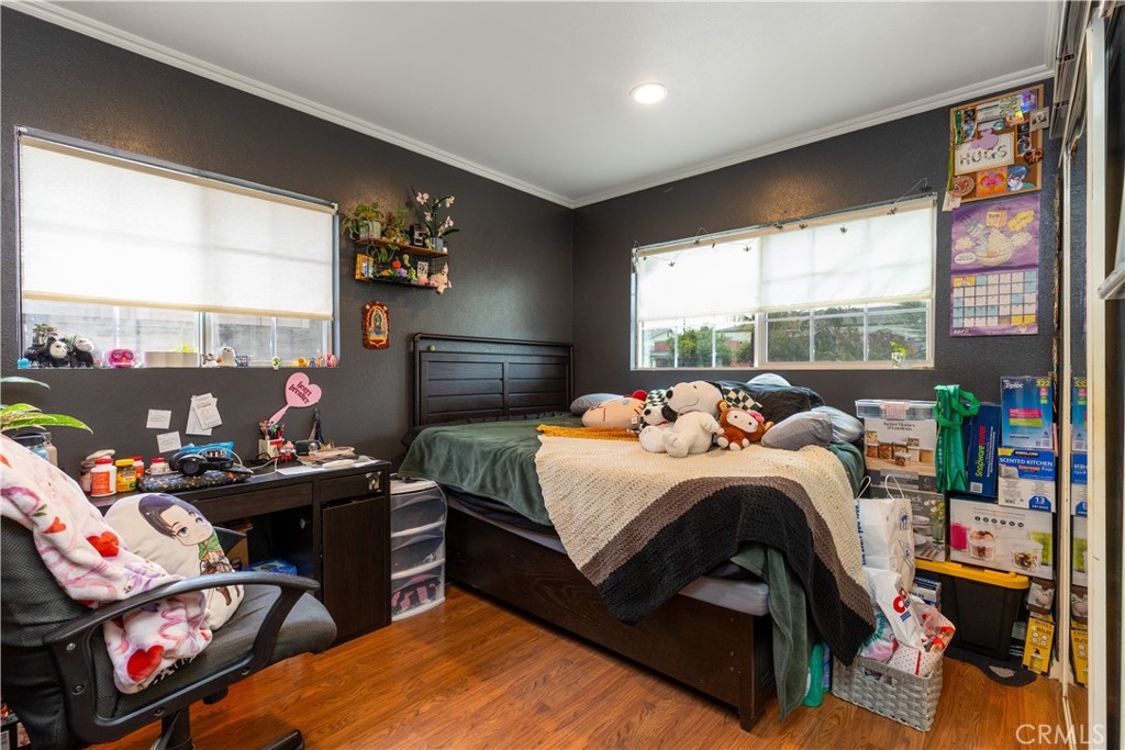 1843 Cerritos Avenue