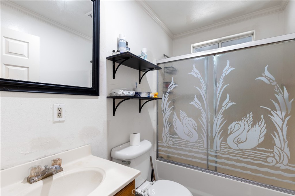 1843 Cerritos Avenue