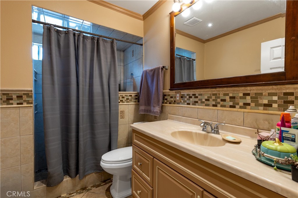 1843 Cerritos Avenue