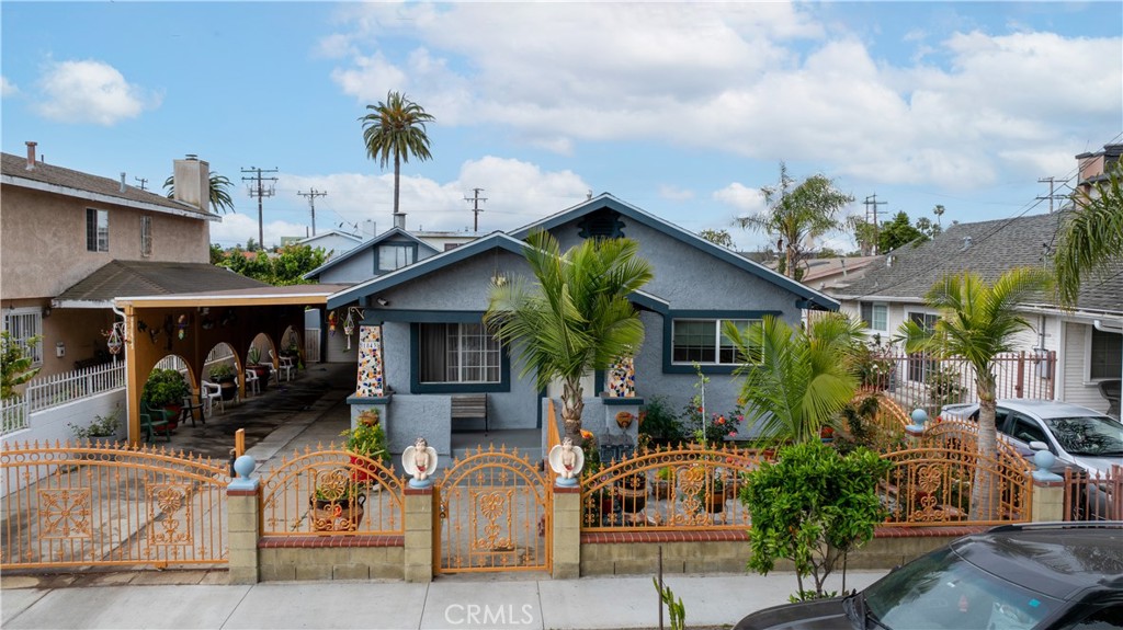 1843 Cerritos Avenue