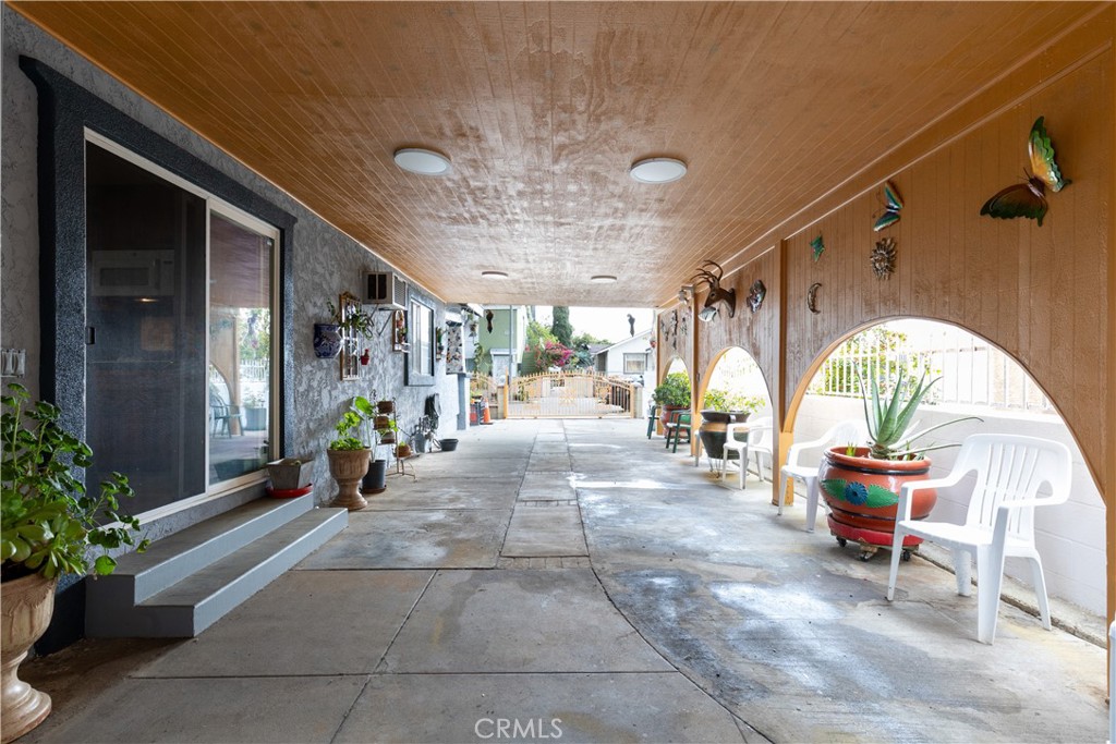 1843 Cerritos Avenue