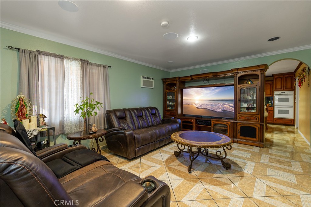 1843 Cerritos Avenue