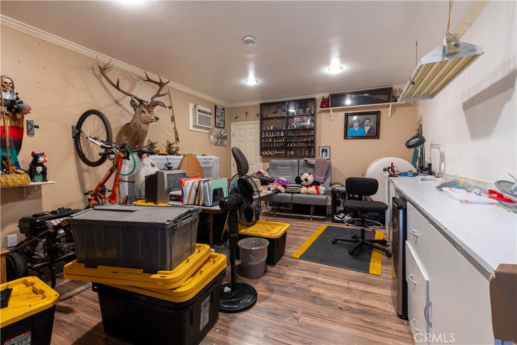 1843 Cerritos Avenue