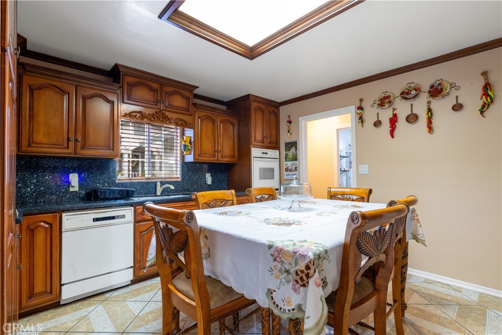 1843 Cerritos Avenue