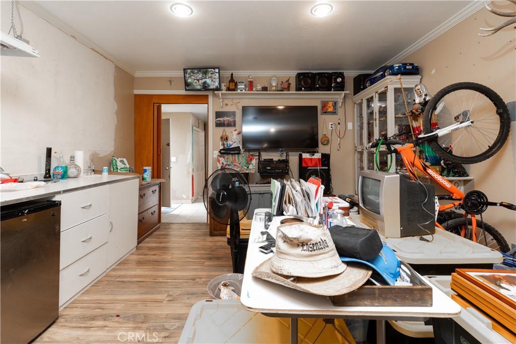 1843 Cerritos Avenue