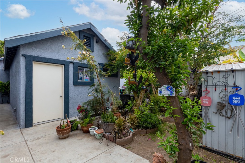 1843 Cerritos Avenue