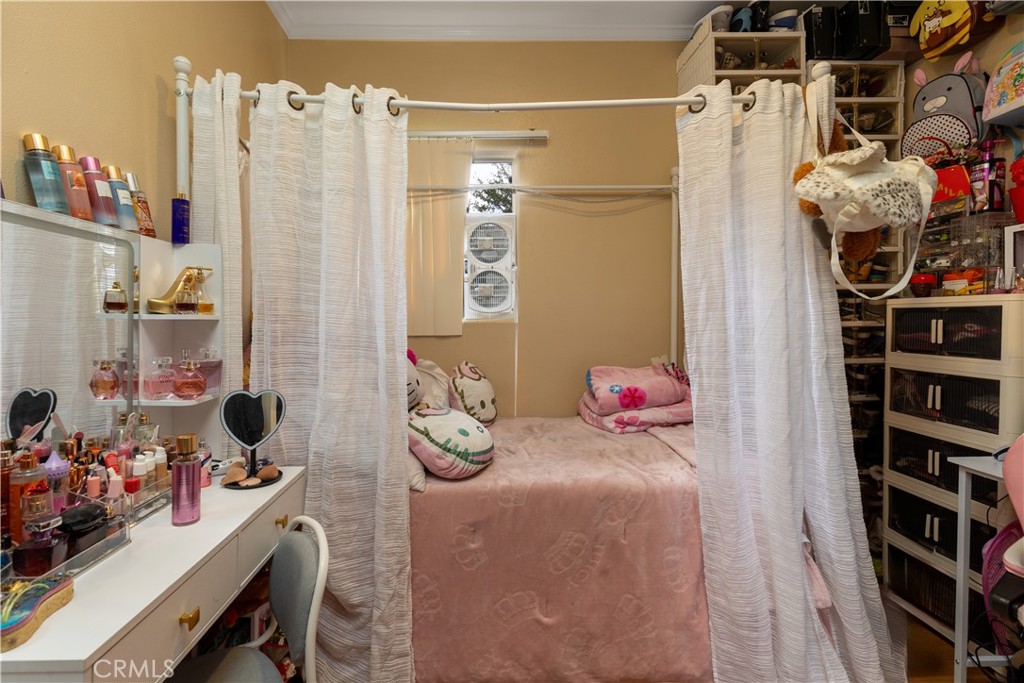 1843 Cerritos Avenue