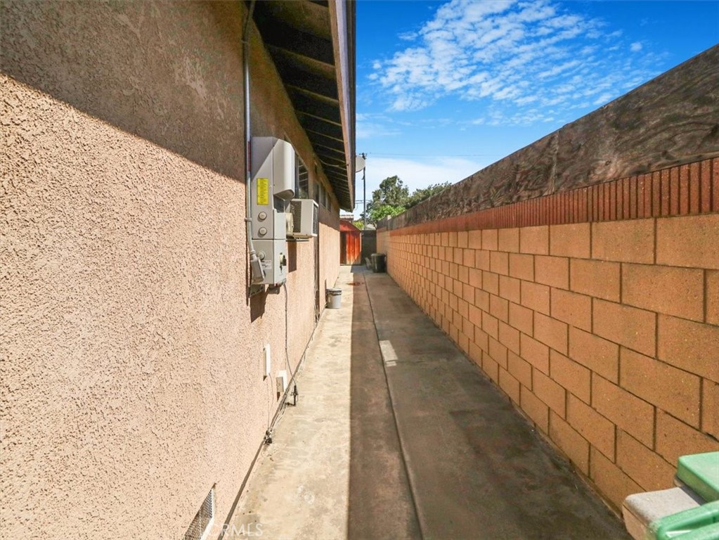 1511 E Abri Street