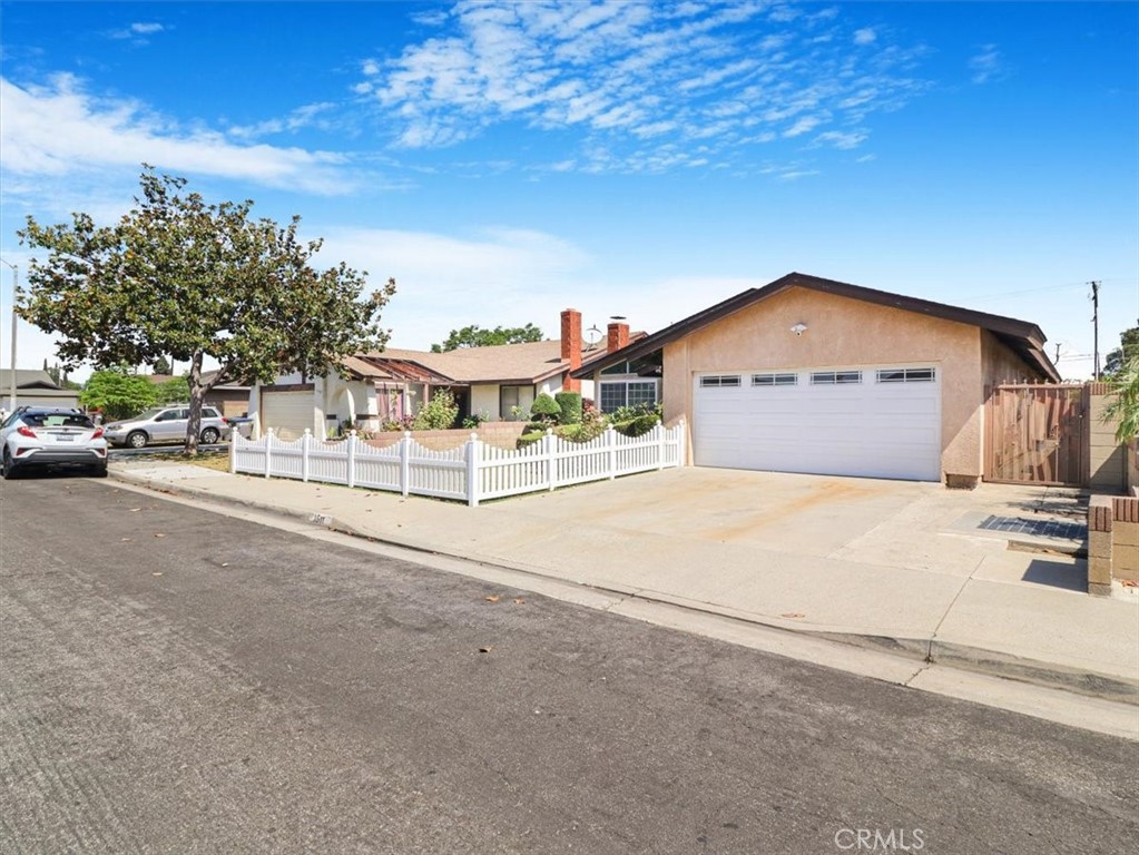 1511 E Abri Street
