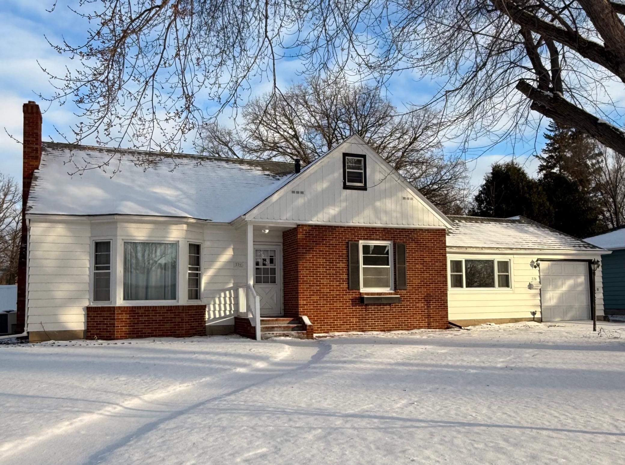 226 Maple Avenue N
