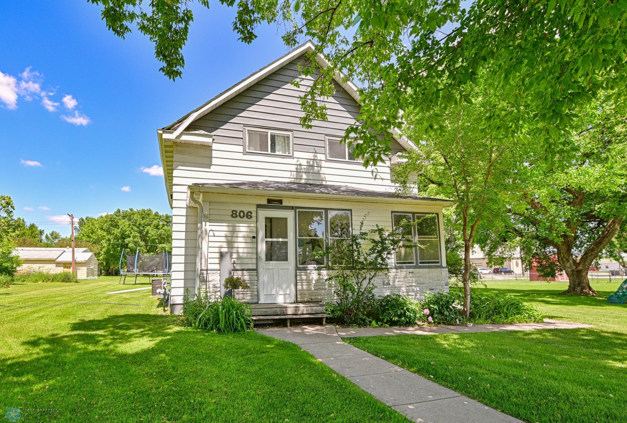 806 8th Street