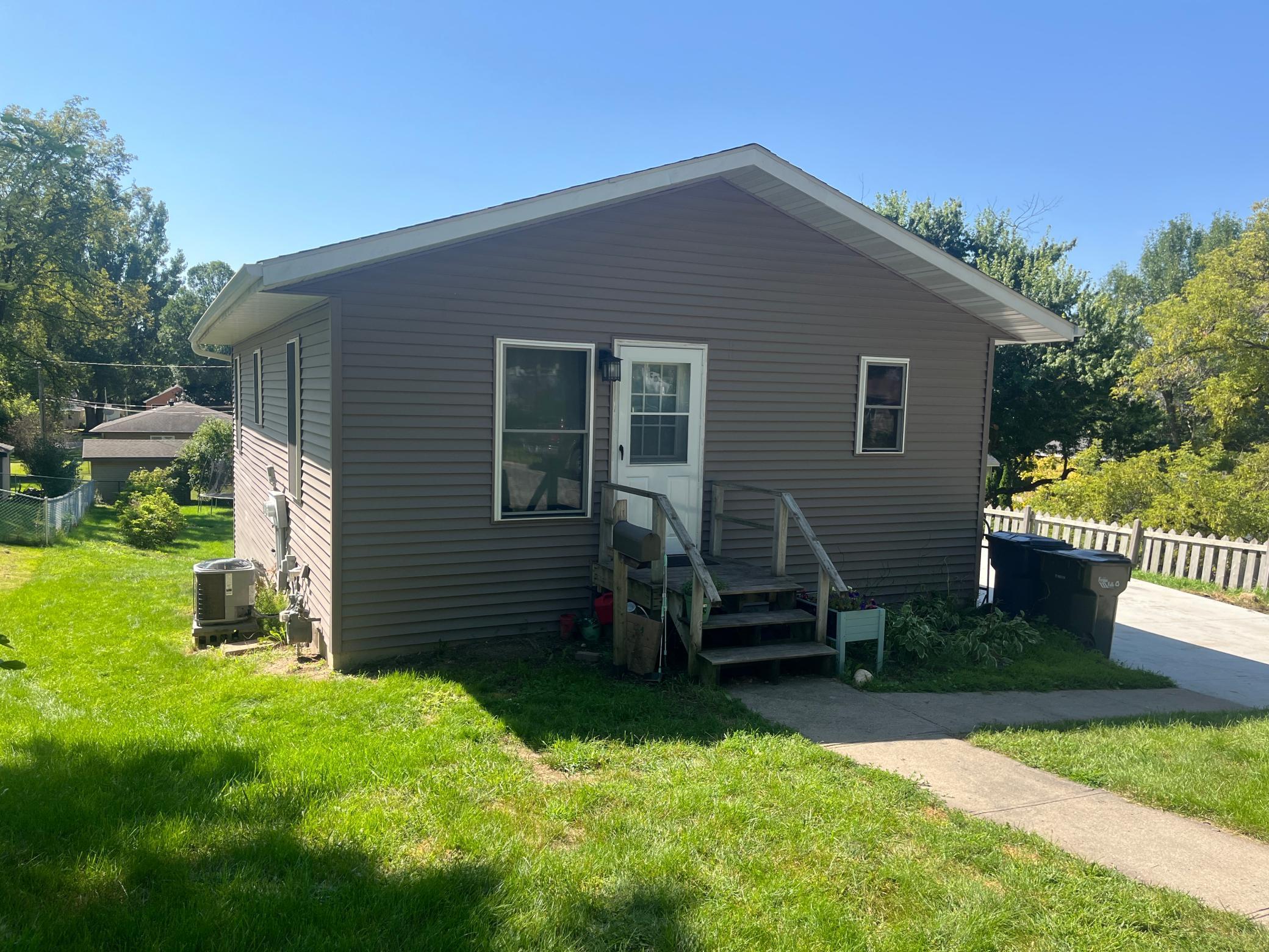 214 E Cherry Avenue