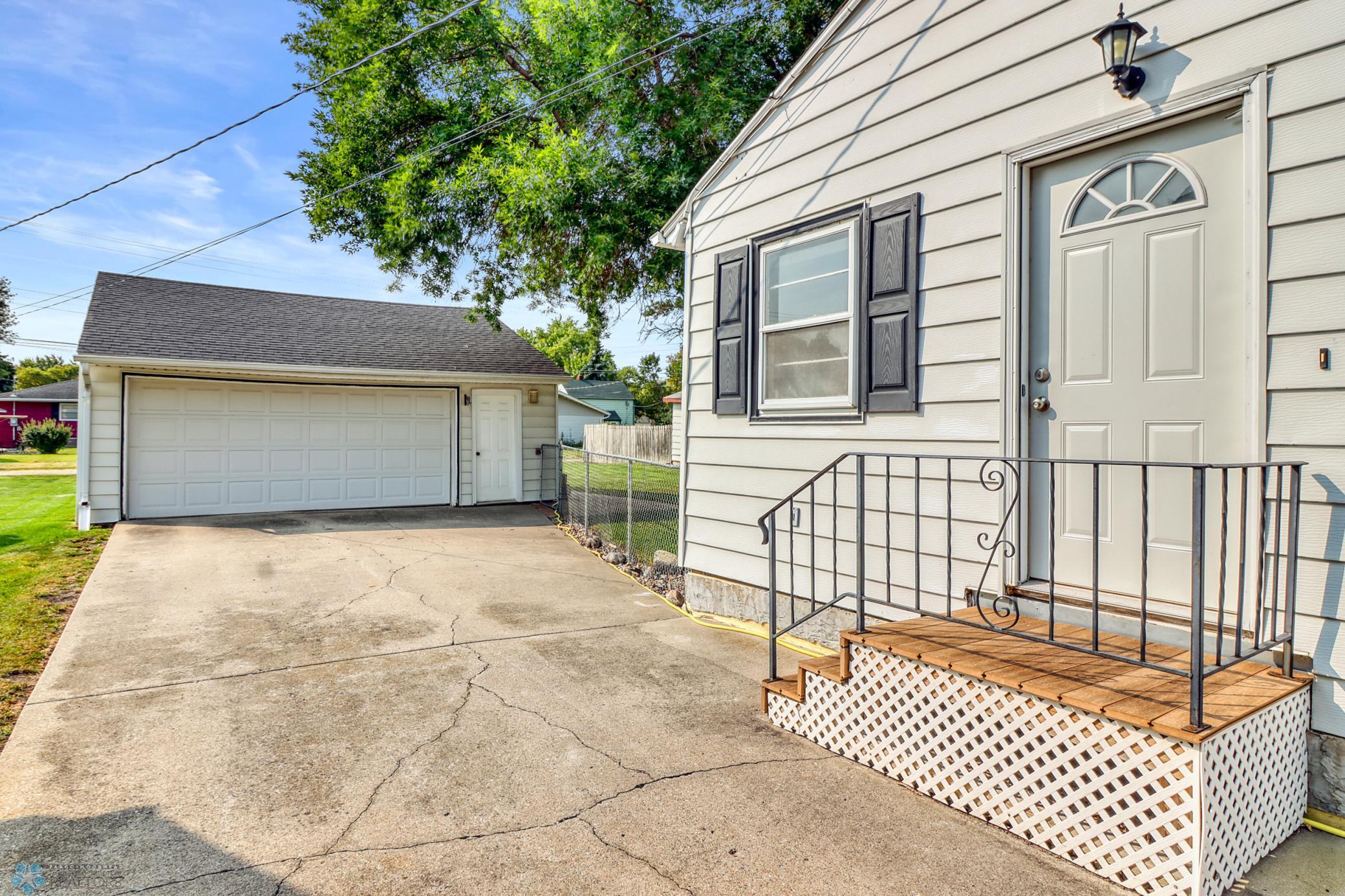 117 3rd Avenue W
