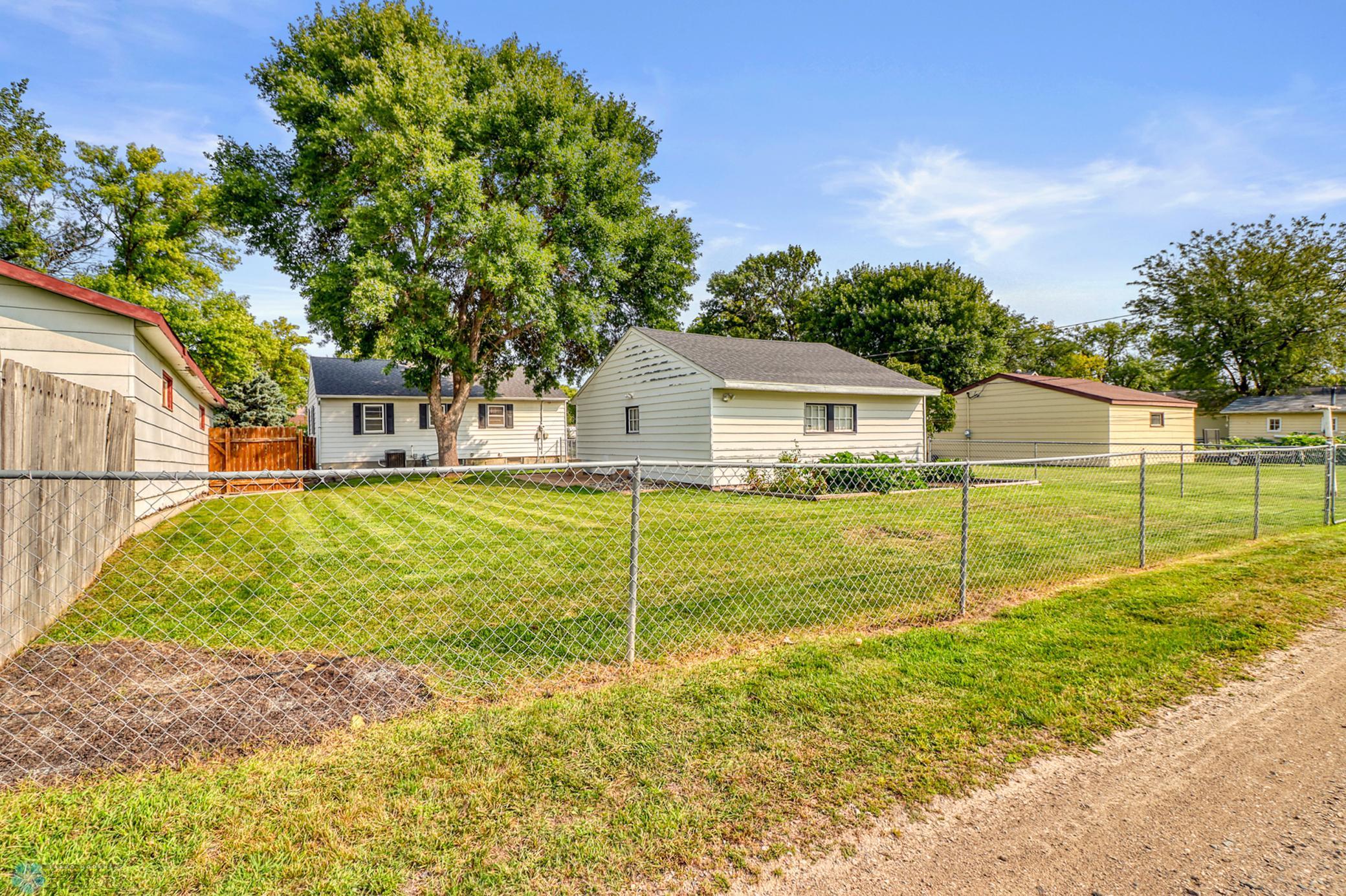 117 3rd Avenue W