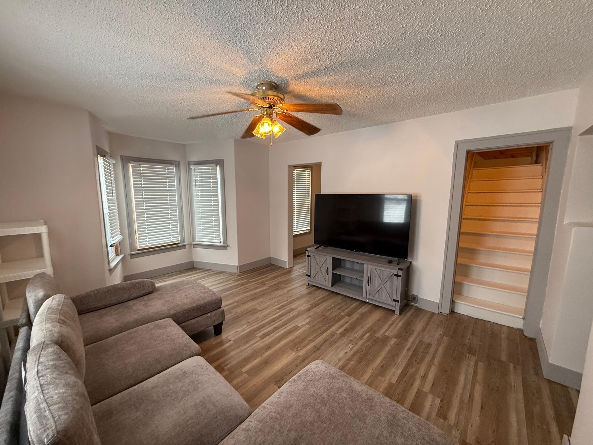 217 2nd Avenue NW