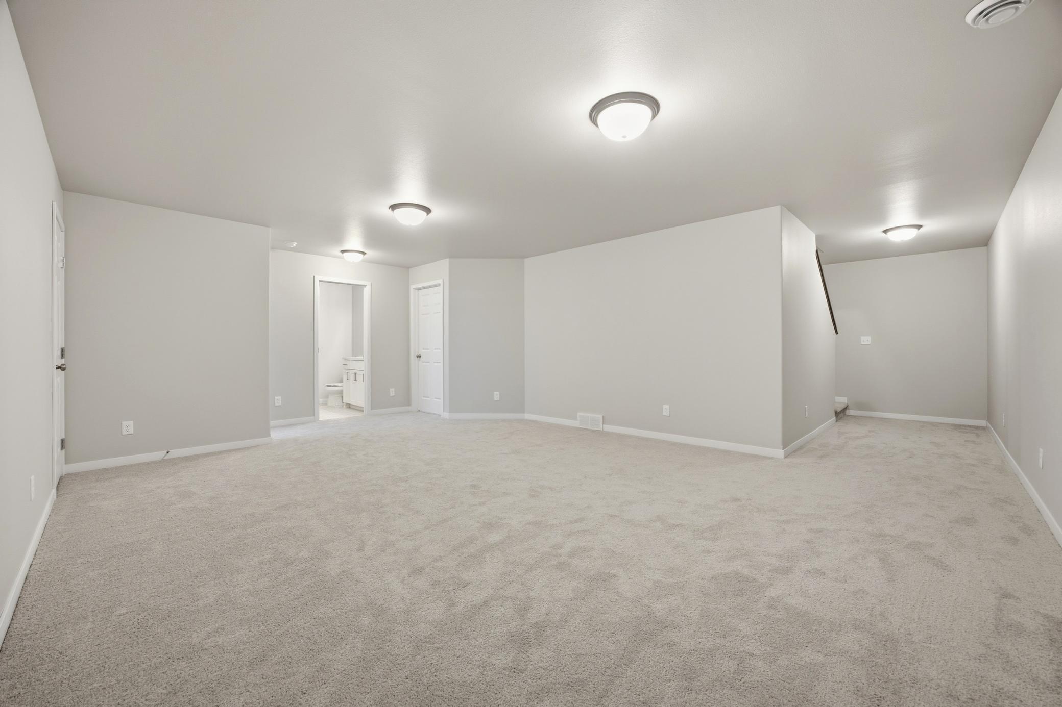 1326 Commander Drive W
