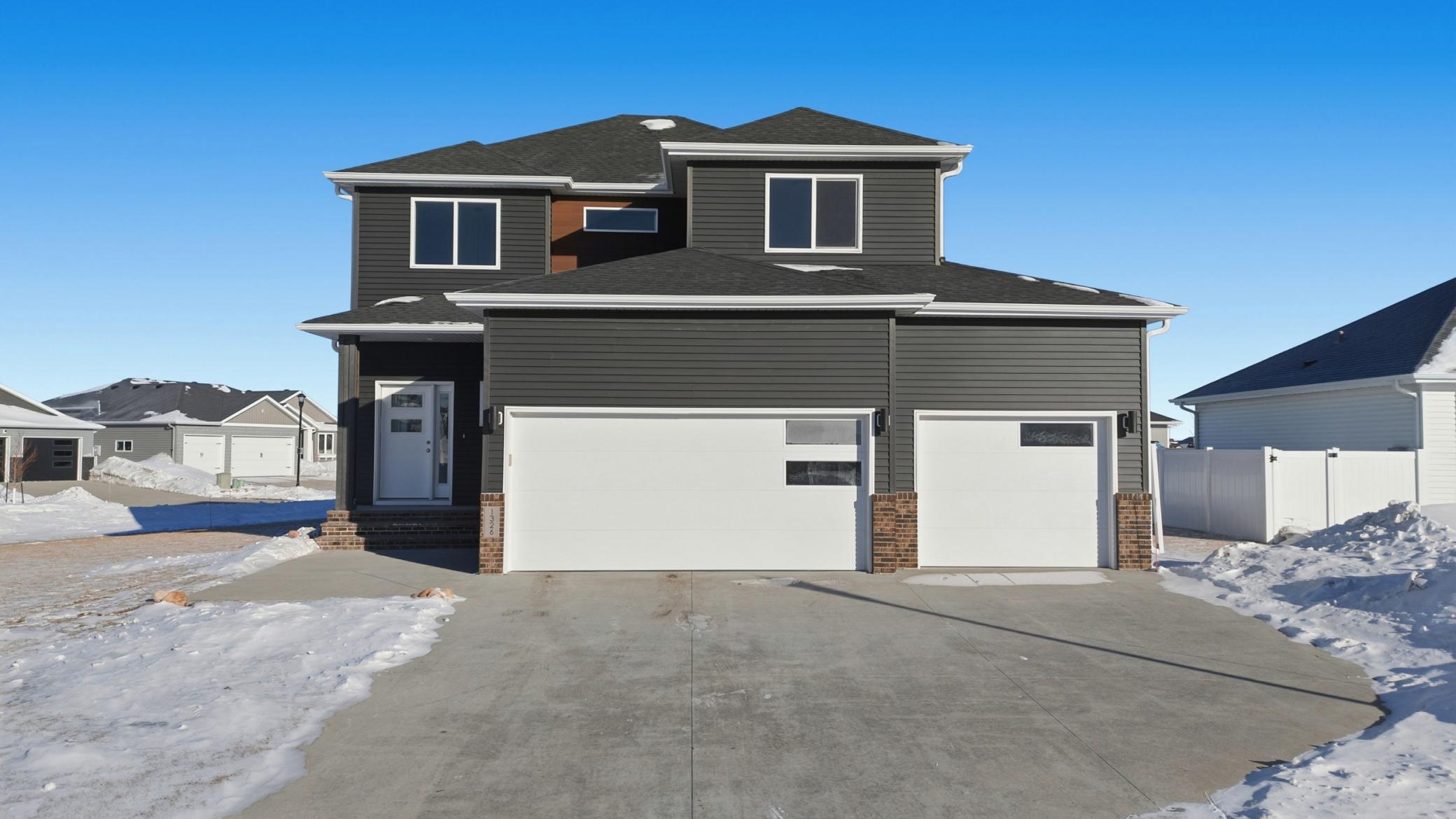 1326 Commander Drive W