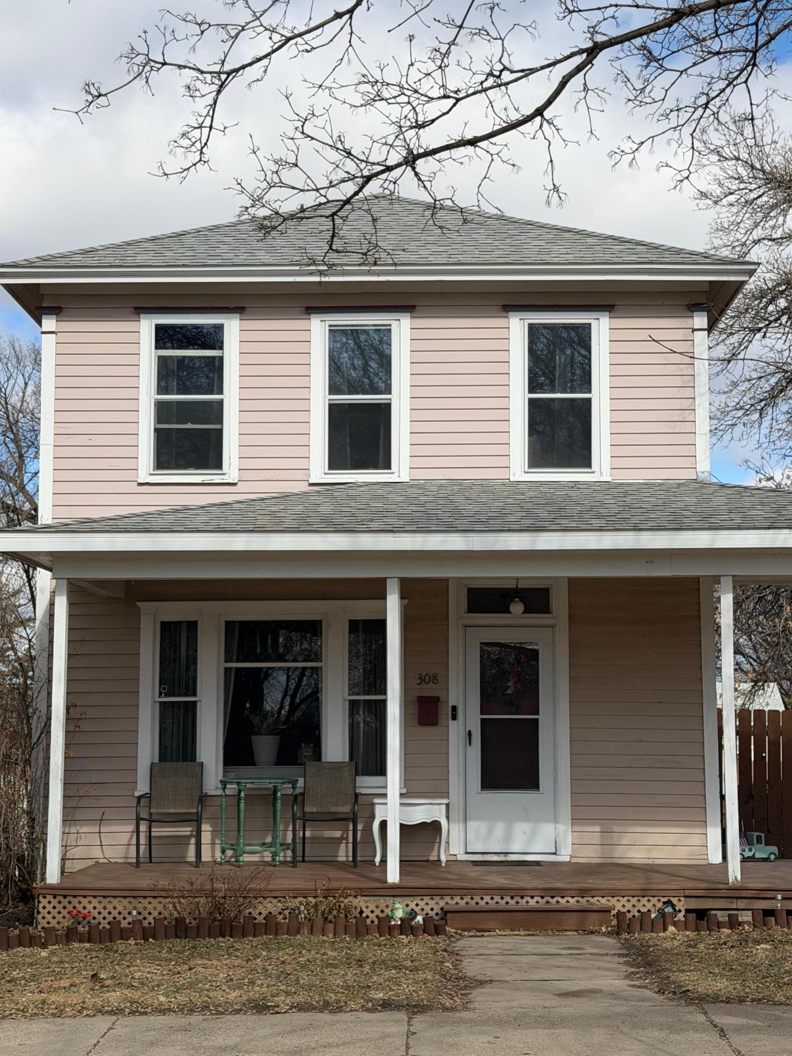 308 W Douglas Avenue
