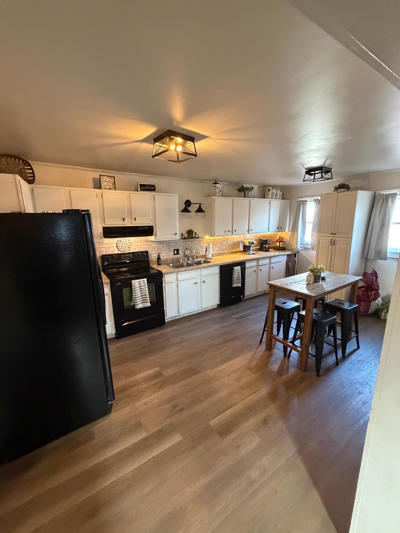 308 W Douglas Avenue
