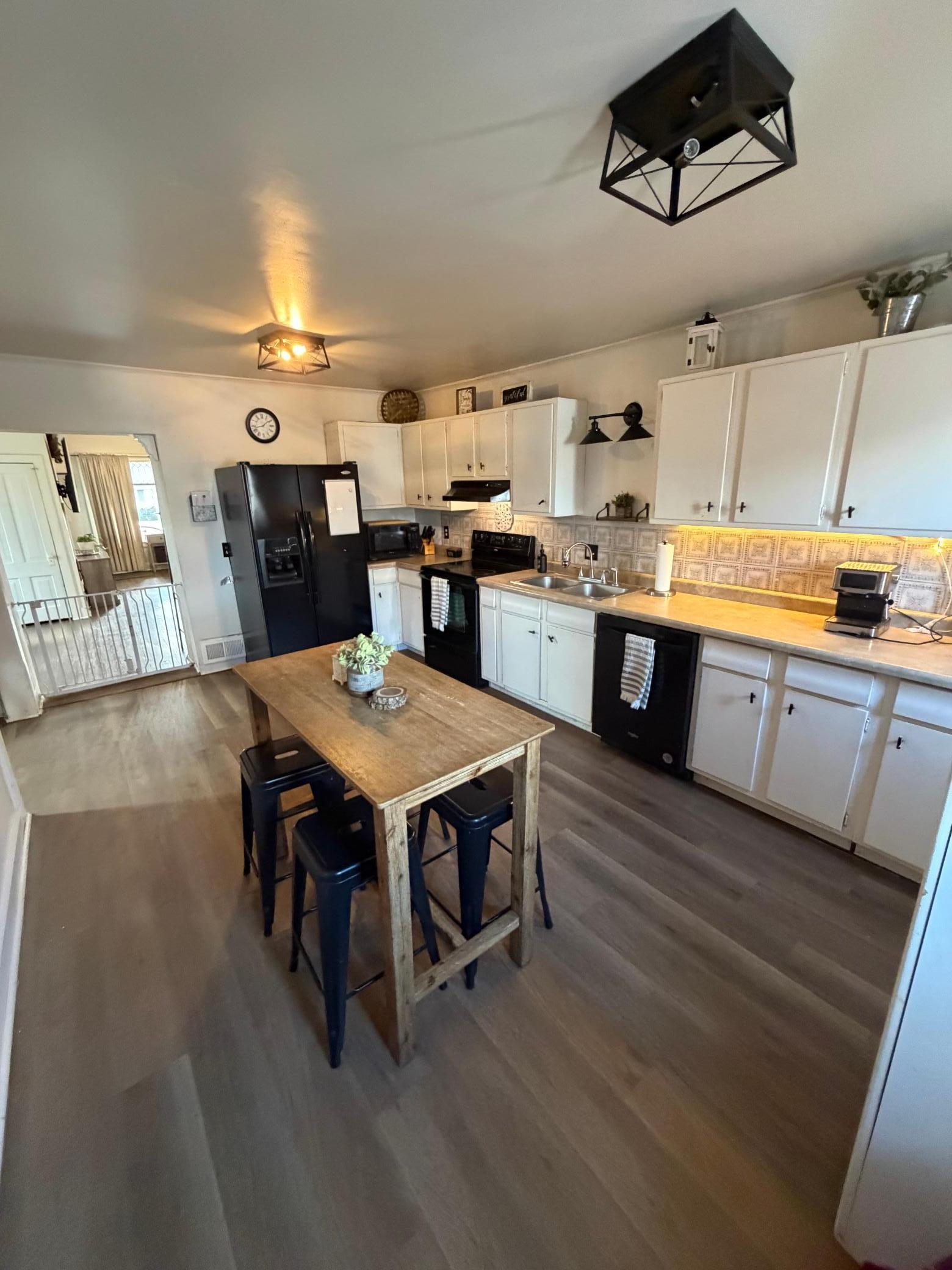 308 W Douglas Avenue