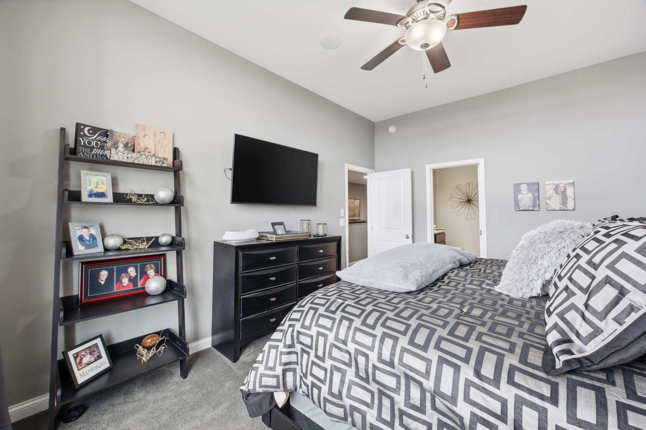523 33rd Way E Unit: B