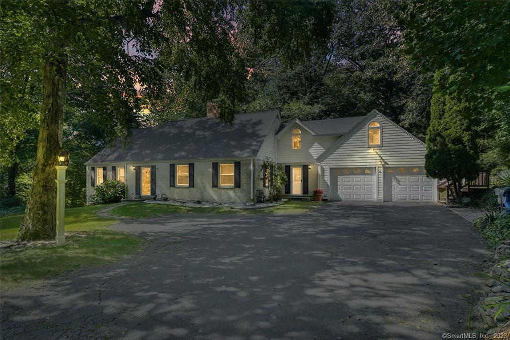 1525 Huntington Turnpike