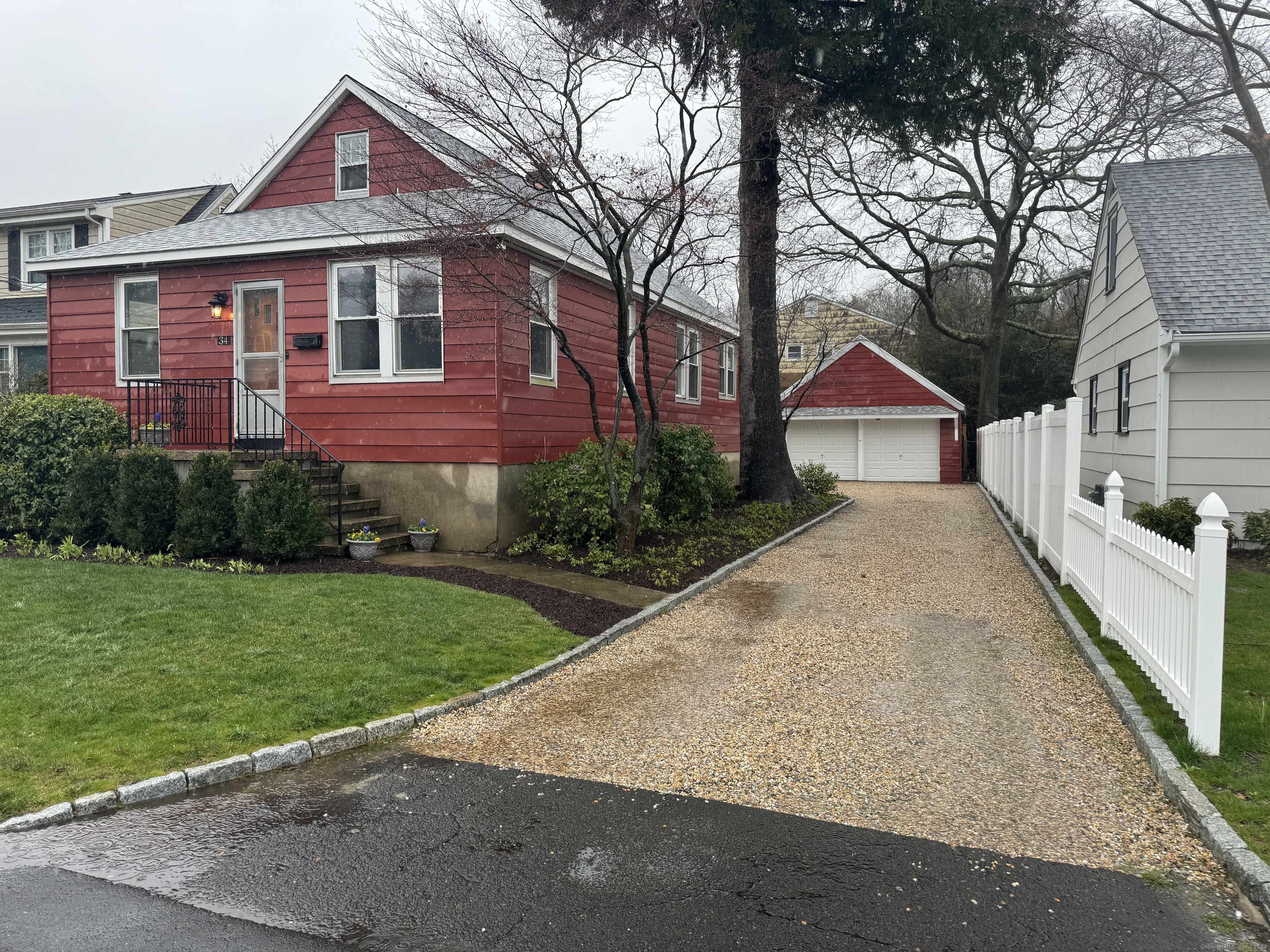 34 Hollow Wood Lane