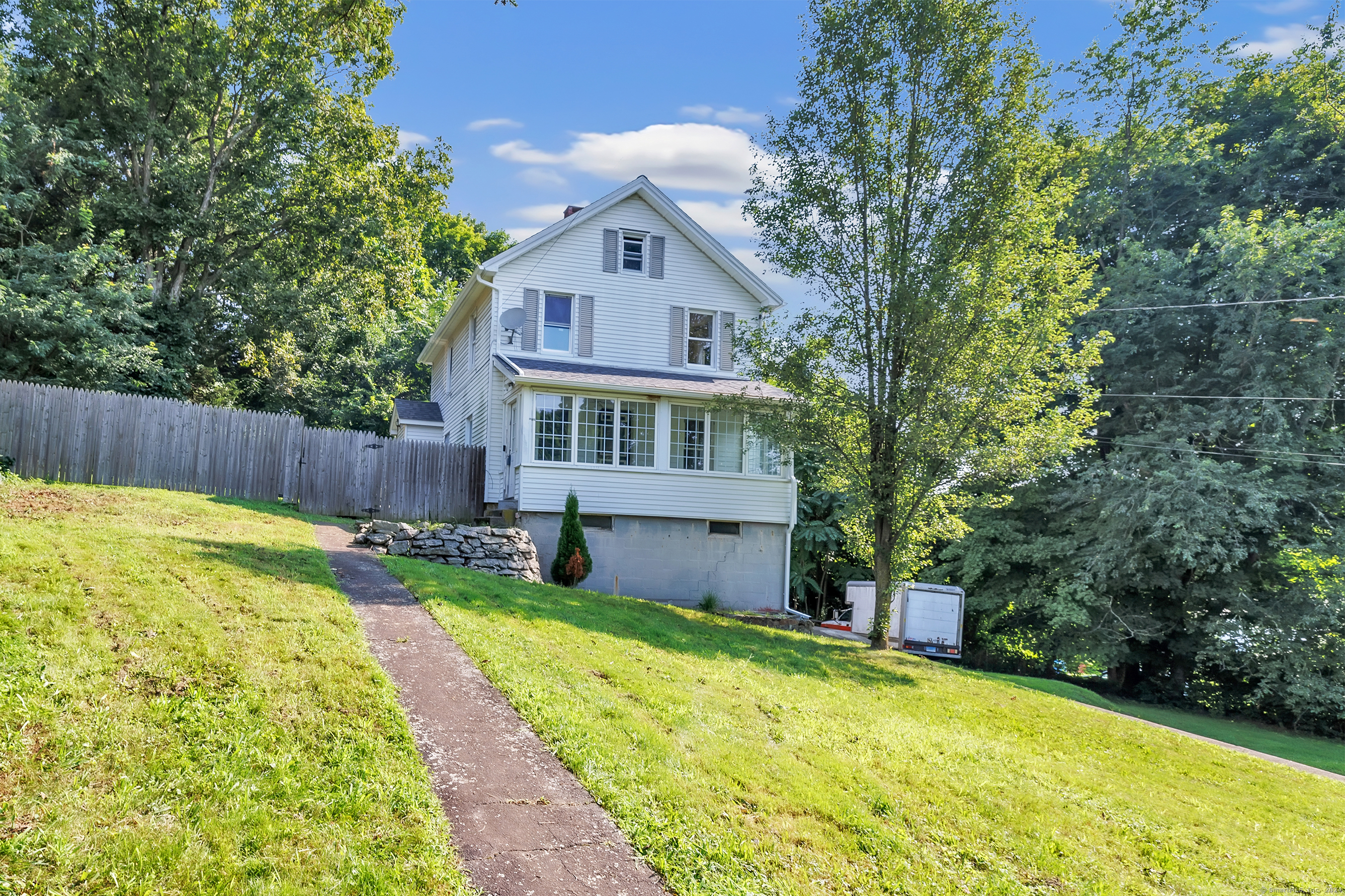 99 Woodbridge Avenue