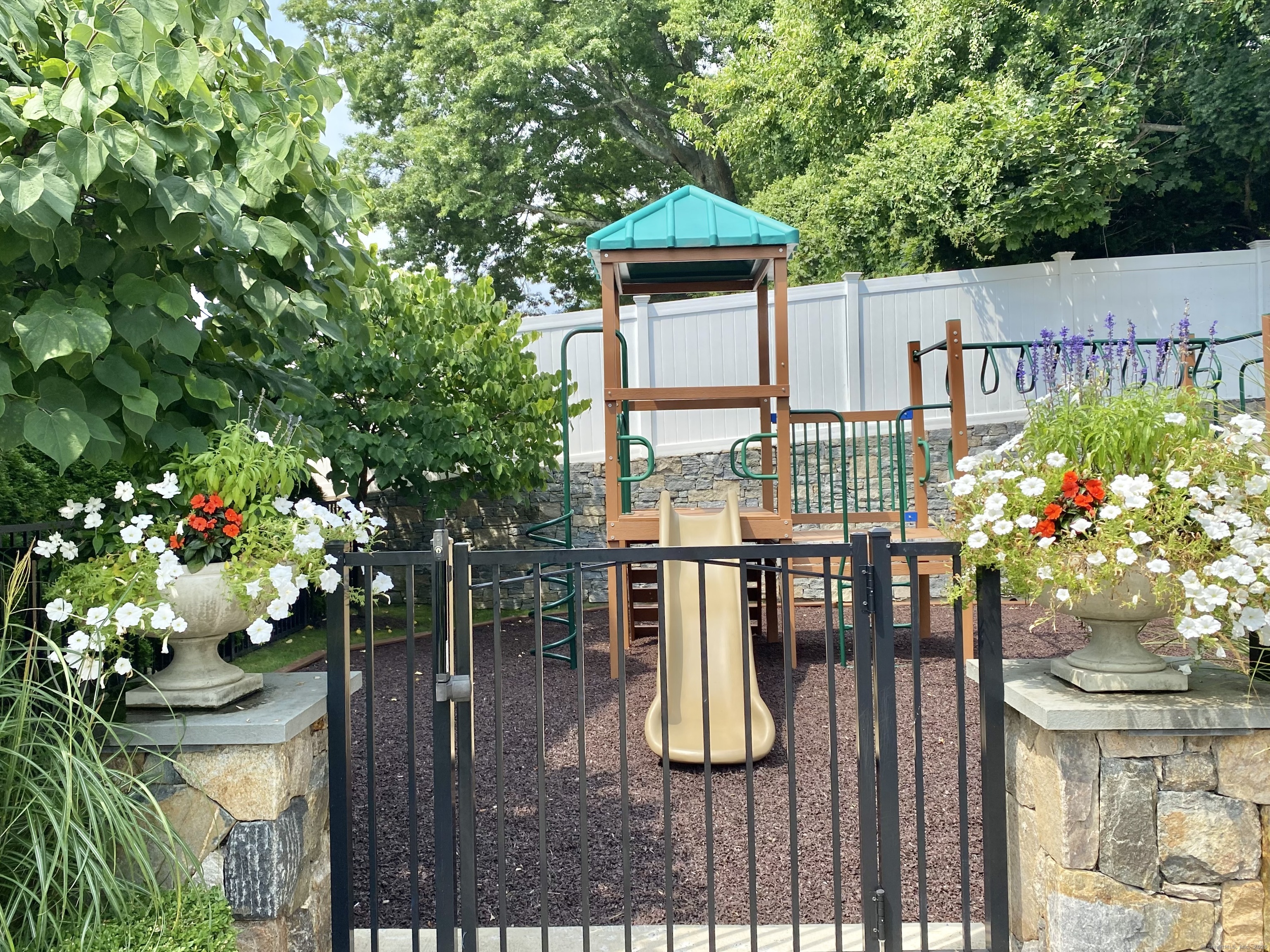 159 Colonial Road 5