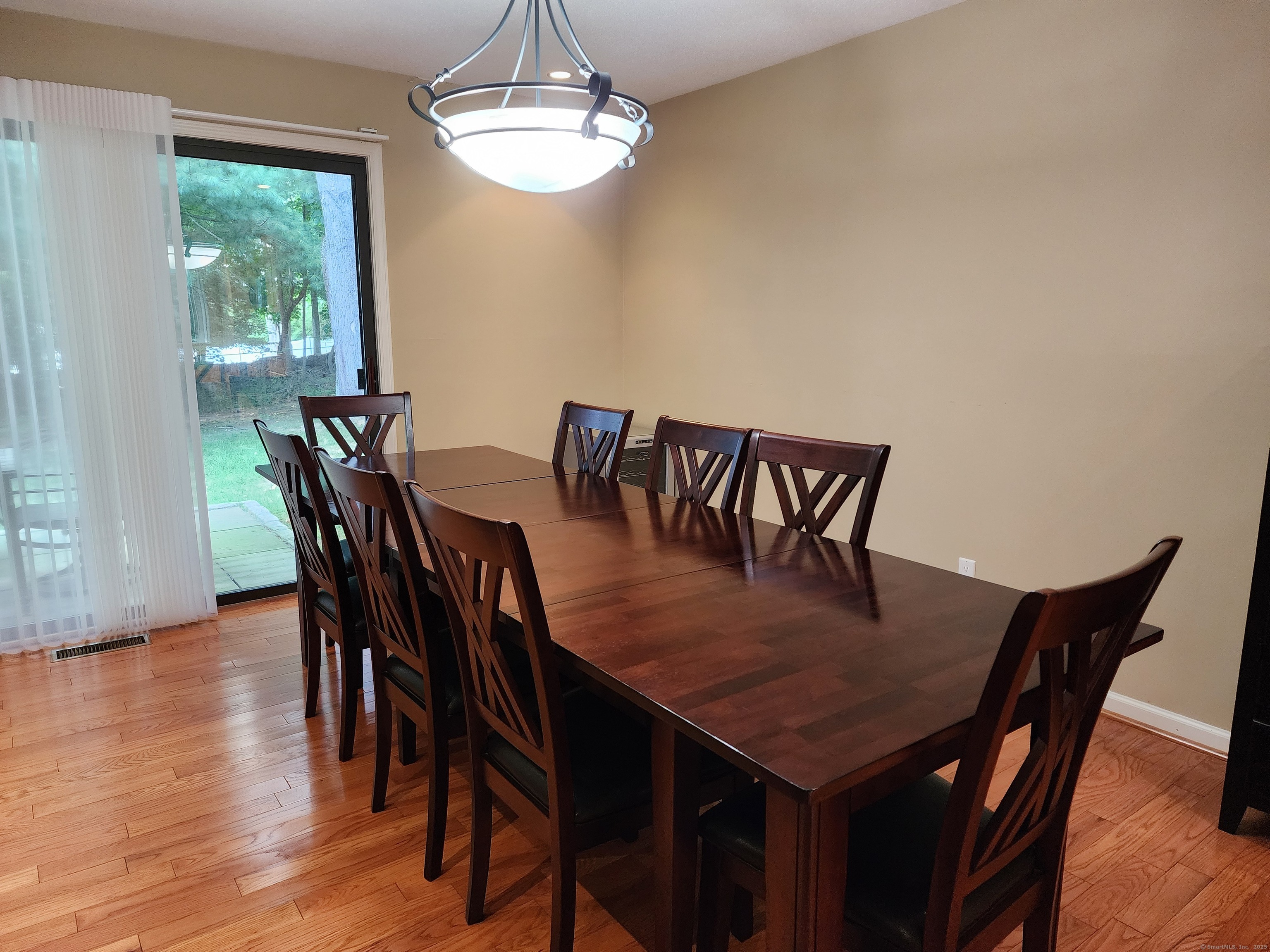 320 Strawberry Hill Avenue APT 15