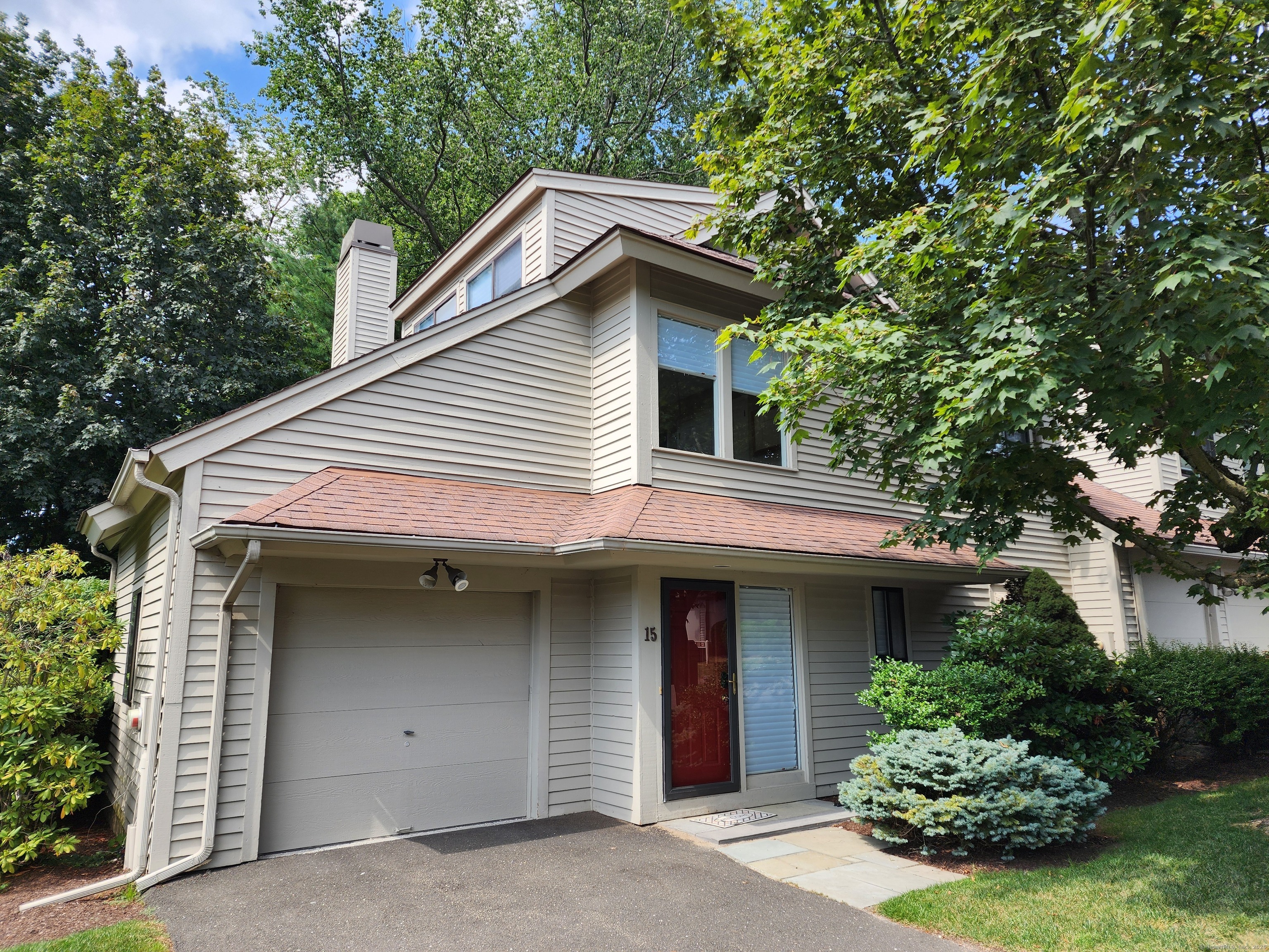 320 Strawberry Hill Avenue APT 15