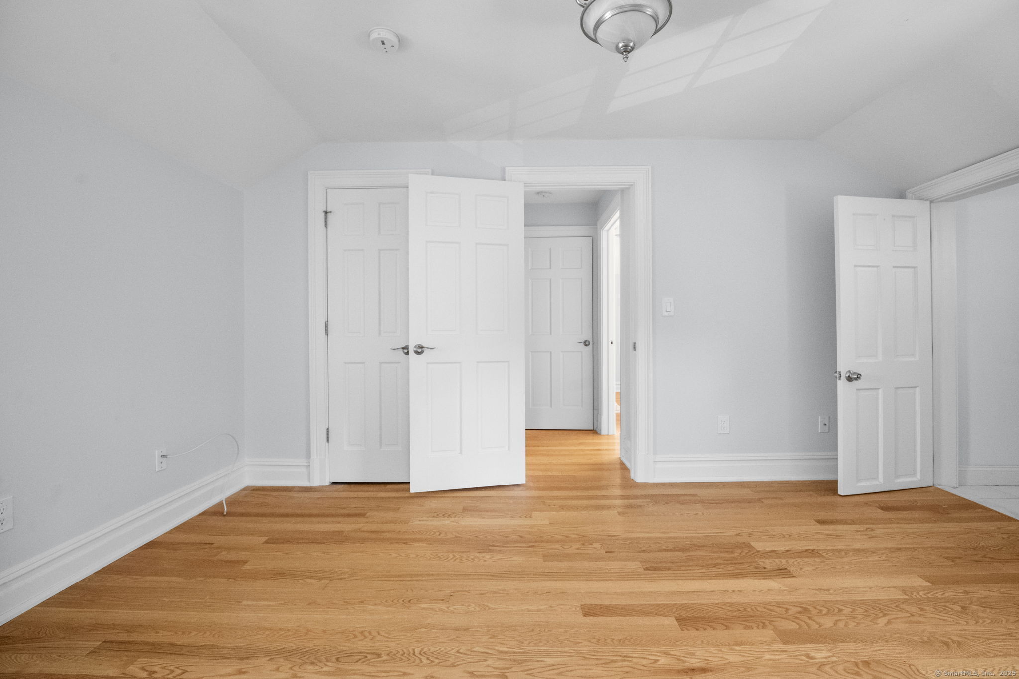 60 Pemberwick Road 2nd floor Right apartment