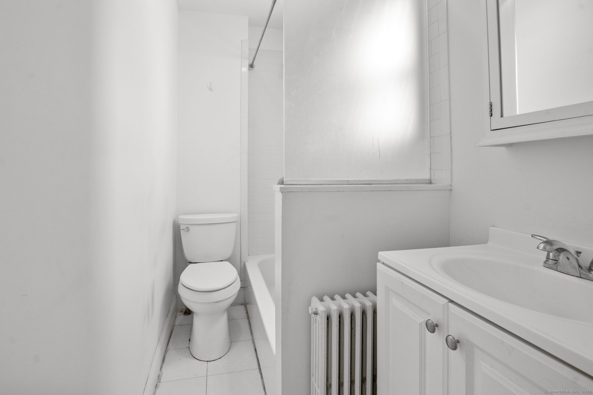 60 Pemberwick Road 2nd floor Right apartment