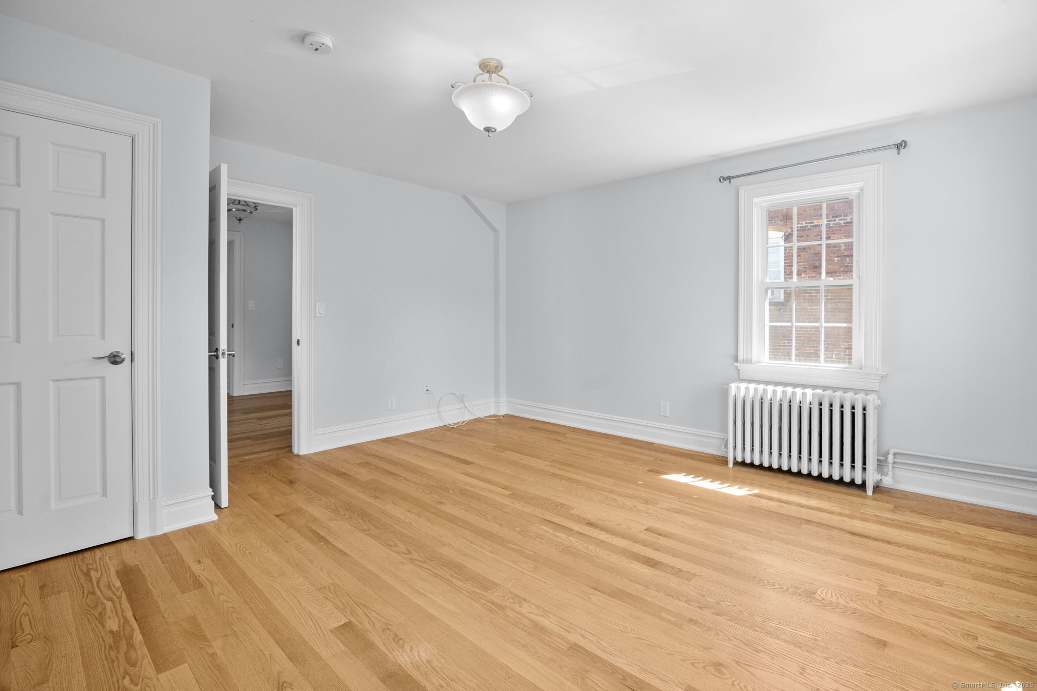 60 Pemberwick Road 2nd floor Right apartment
