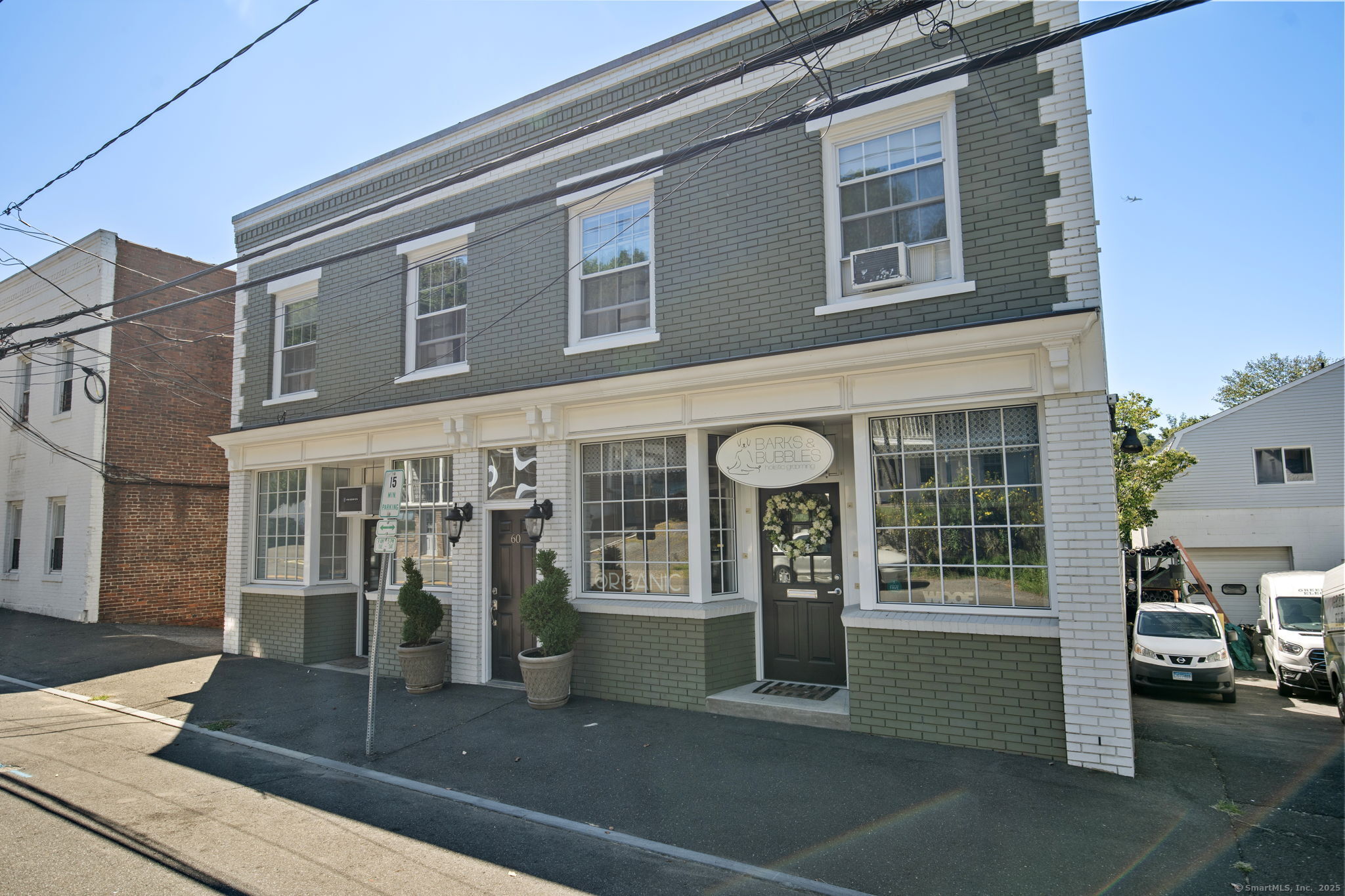 60 Pemberwick Road 2nd floor Right apartment