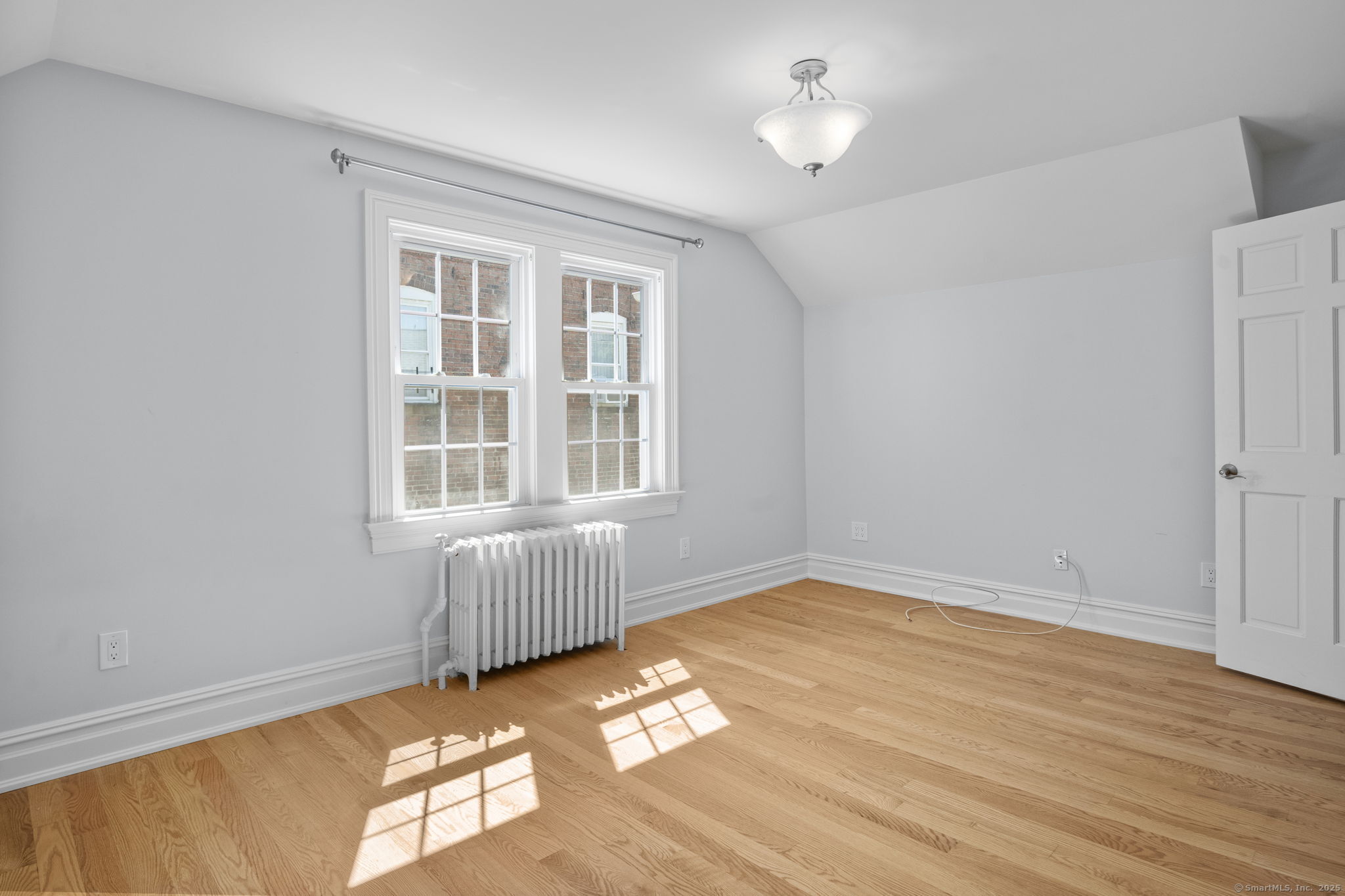 60 Pemberwick Road 2nd floor Right apartment