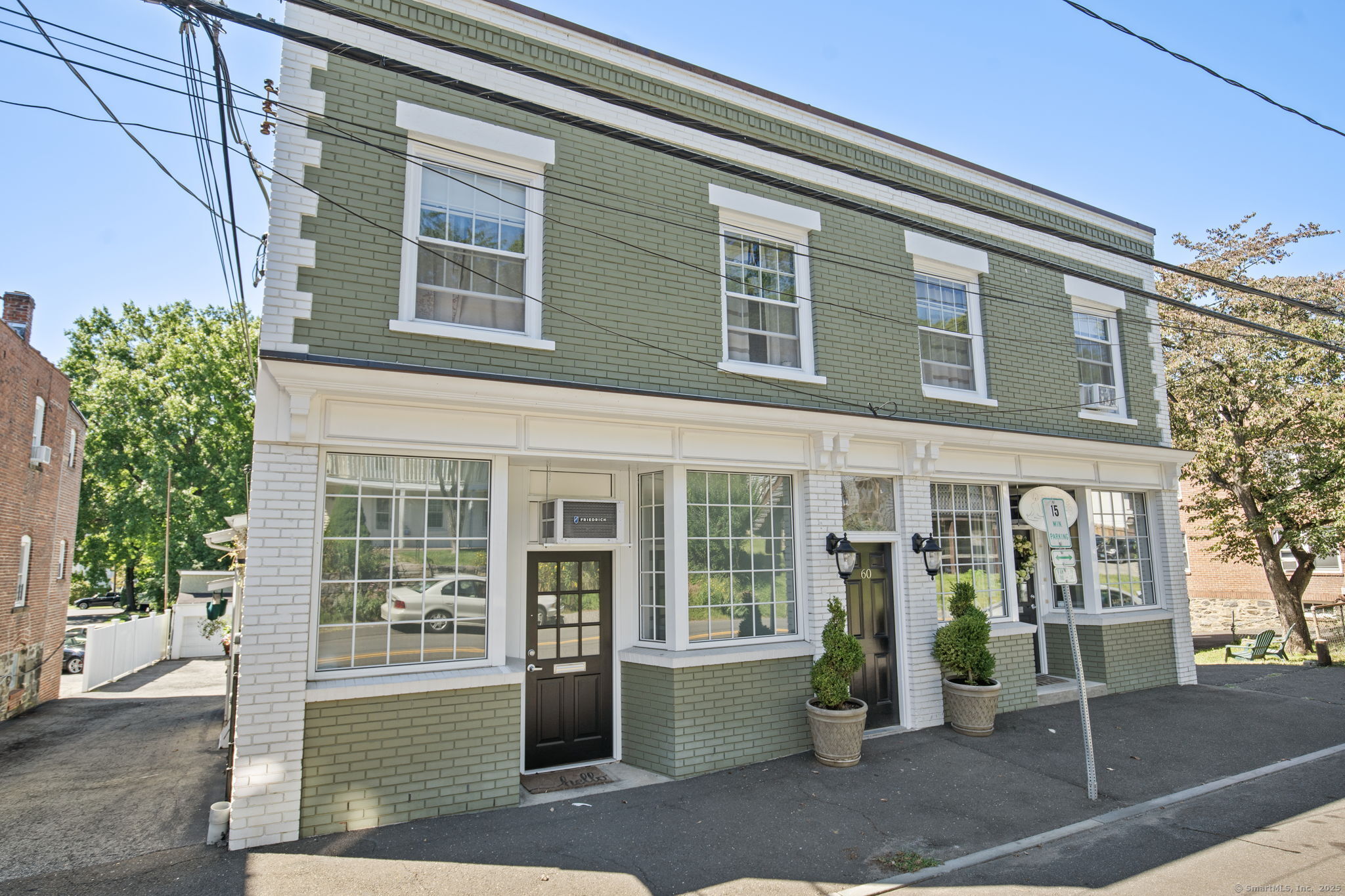 60 Pemberwick Road 2nd floor Right apartment