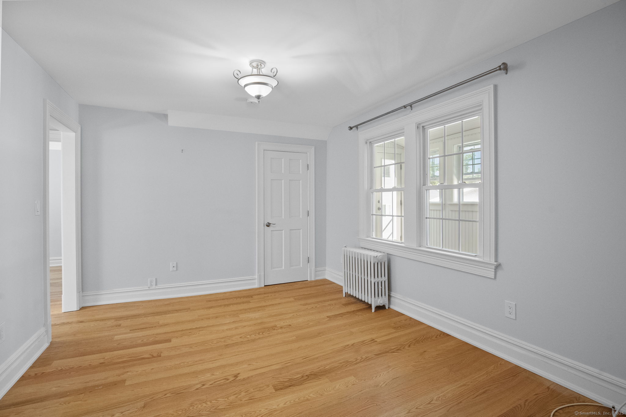 60 Pemberwick Road 2nd floor Right apartment