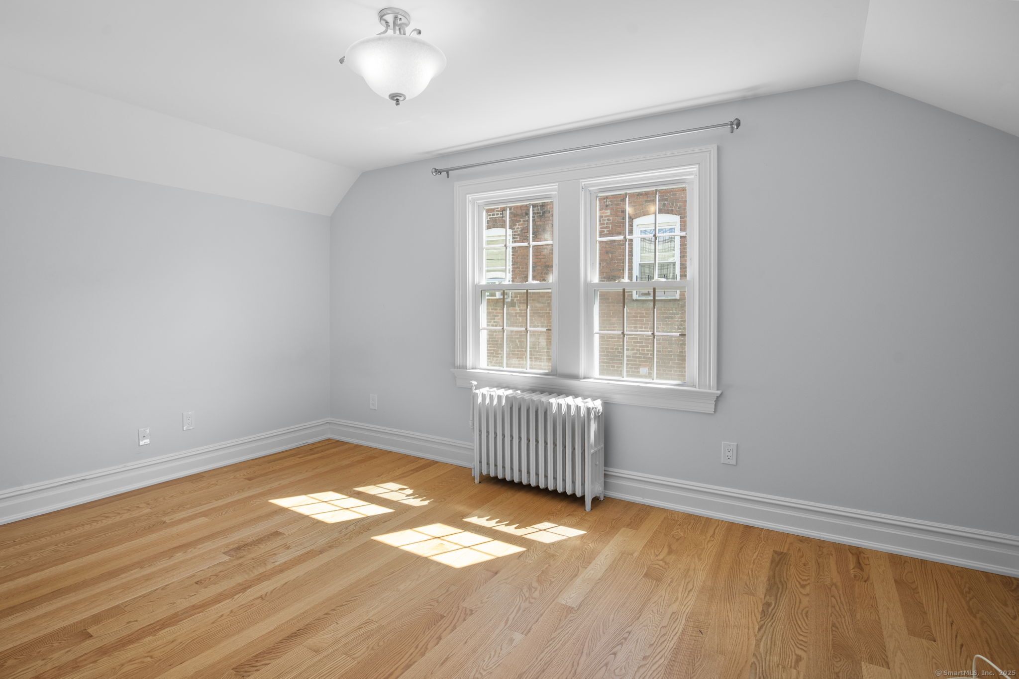 60 Pemberwick Road 2nd floor Right apartment
